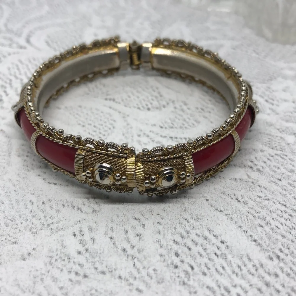 Vintage red and gold tone mesh clamper bangle bracelet
